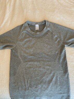 Stelle Seamless Athletic Top Gray Short Sleeve Mesh Panel Workout Shirt Size L
